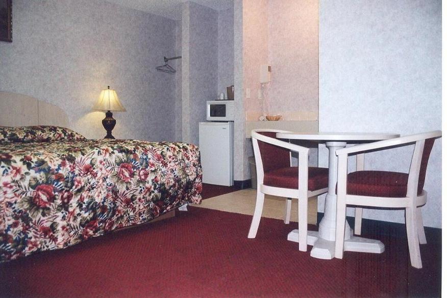 Red Carpet Inn & Suites Hammonton Nj Route-30E Exterior photo